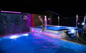 Vila One Beach Hotel